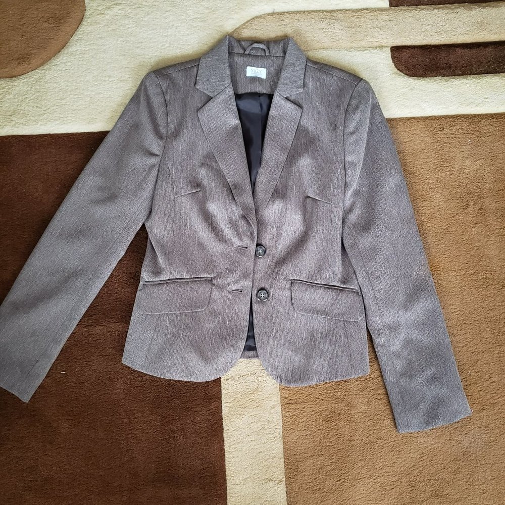 Classic Suzy Shier Neutral Light Brown Fitted Pinstripe Blazer